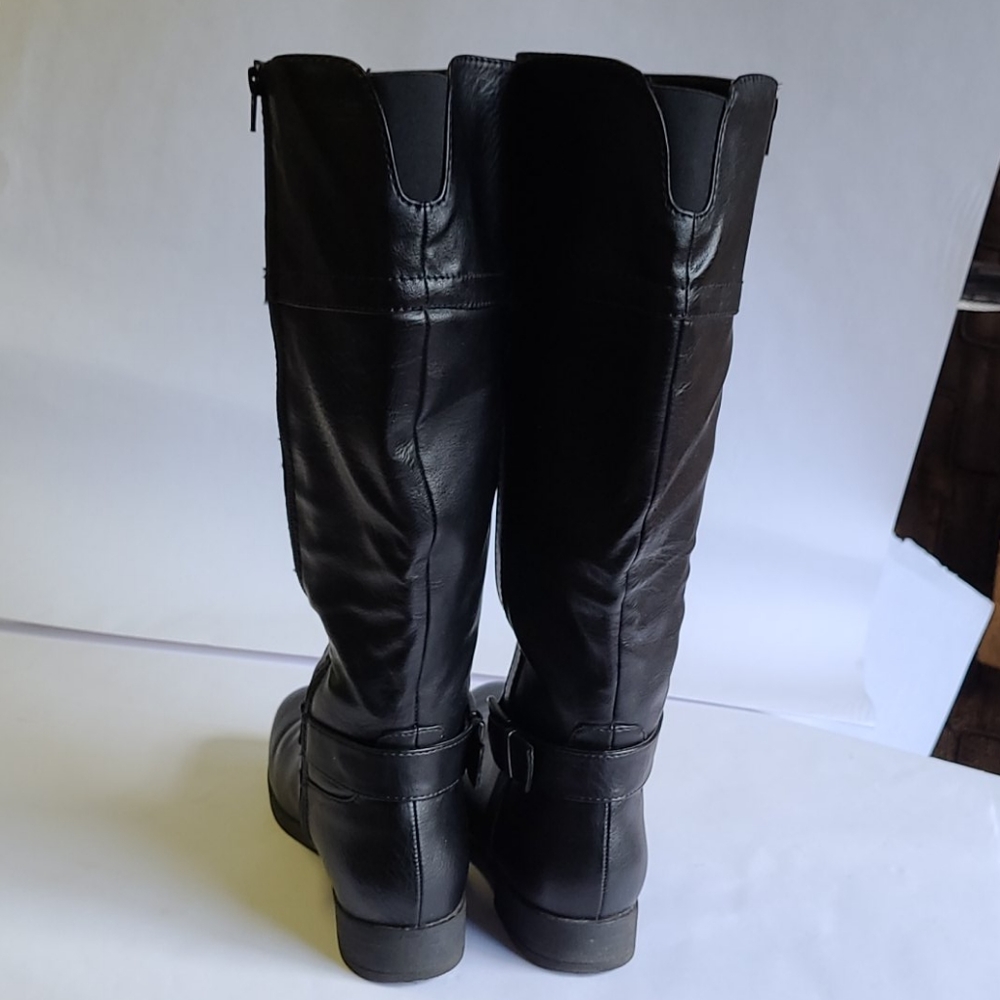Boots - Picture 5 of 7